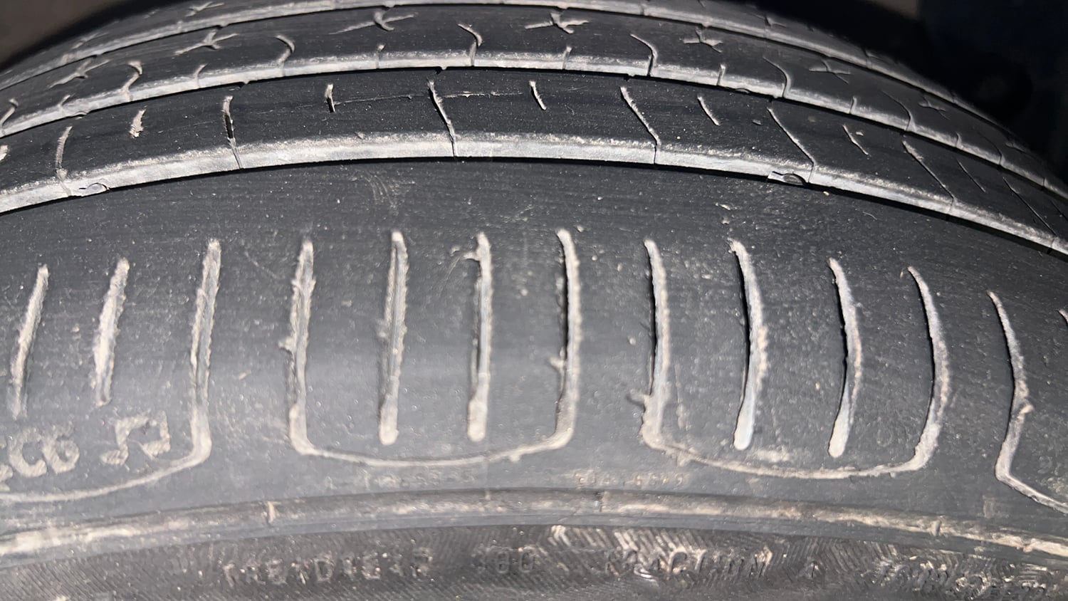 Used 2013 Hyundai Grand i10 Asta AT 1.2 Kappa VTVT Petrol Automatic tyres RIGHT FRONT TYRE TREAD VIEW
