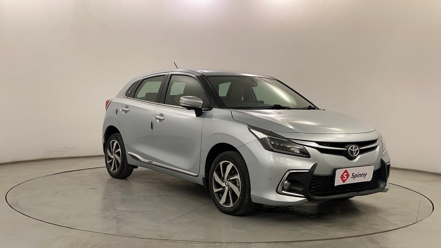 Used 2023 Toyota Glanza V AMT Petrol Automatic exterior RIGHT FRONT CORNER VIEW