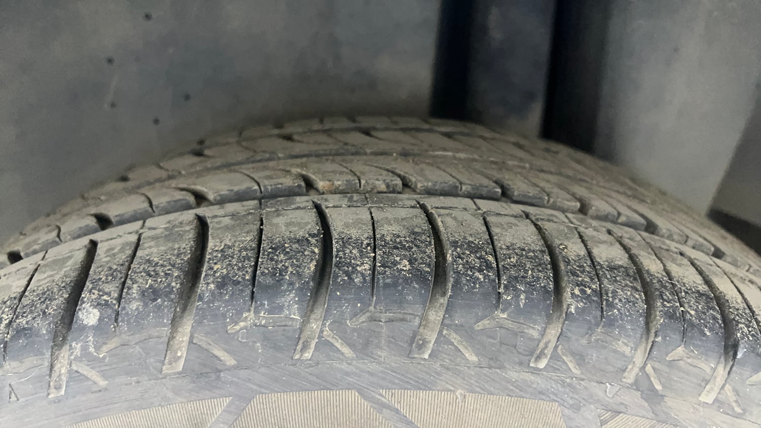 Used 2018 Maruti Suzuki Ciaz Alpha 1.4 MT Petrol Manual tyres LEFT REAR TYRE TREAD VIEW