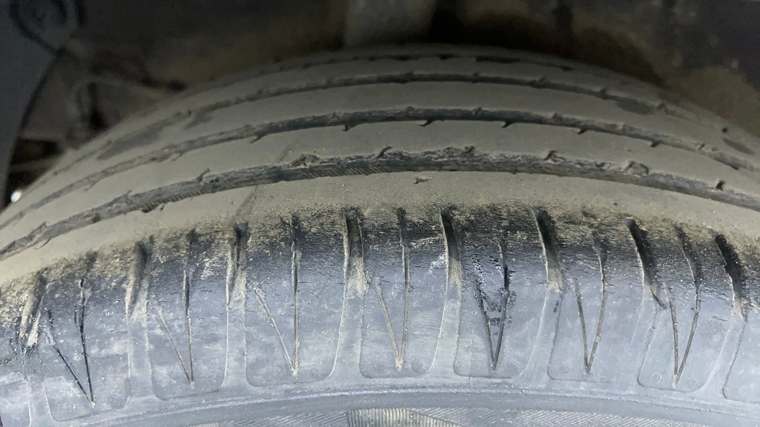 Used 2020 Kia Sonet GTX Plus 1.5 AT Diesel Automatic tyres RIGHT REAR TYRE TREAD VIEW