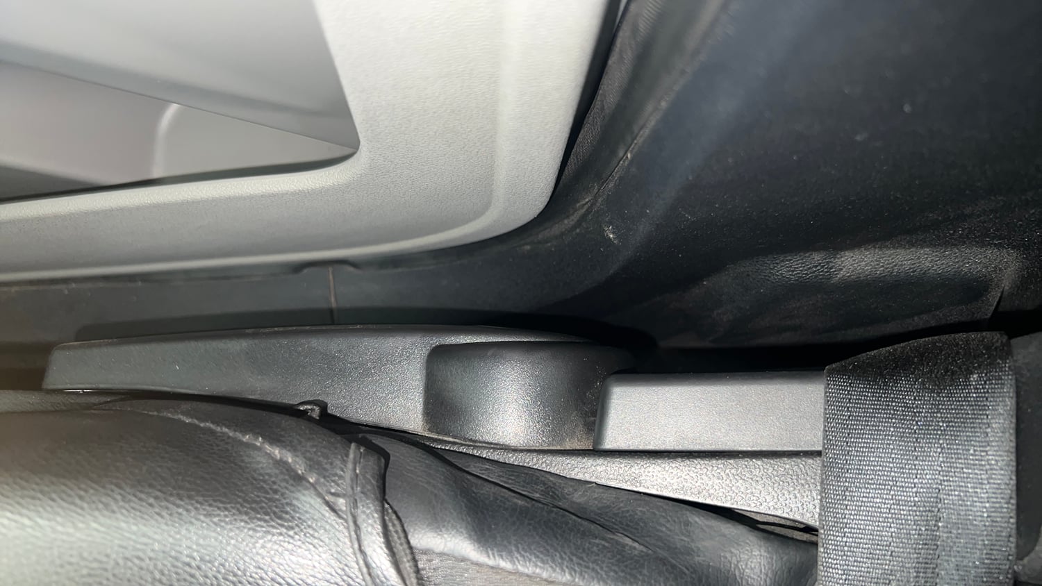 Used 2019 Tata Tiago Revotron XZ Petrol Manual top_features Driver height adjustable seat