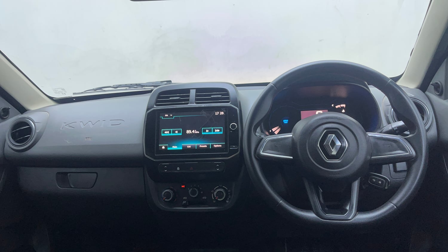 Used 2020 Renault Kwid RXT 1.0 Opt Petrol Manual interior DASHBOARD VIEW