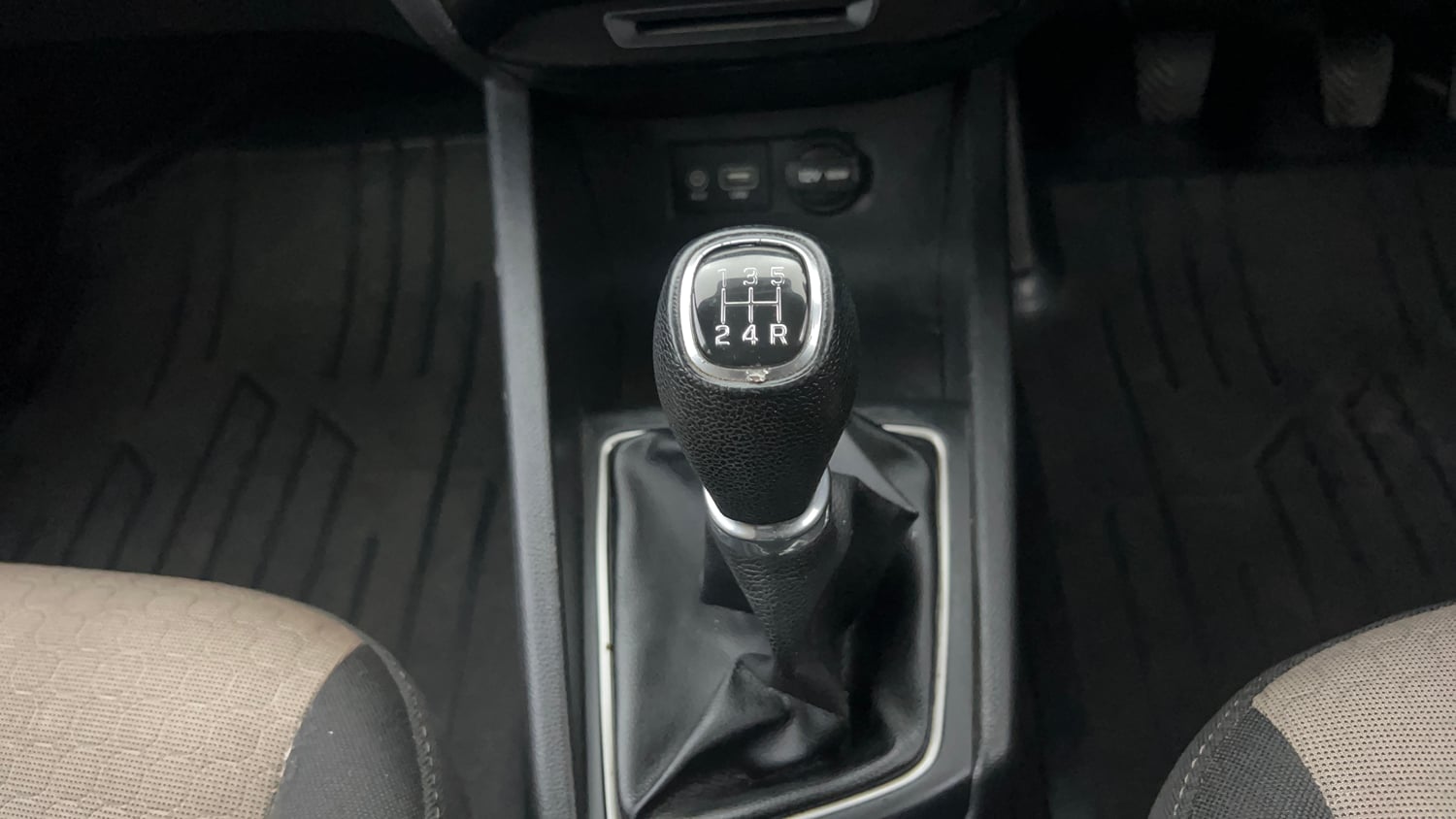 Used 2016 Hyundai Elite i20 Asta 1.2 (O) Petrol Manual interior GEAR  KNOB VIEW