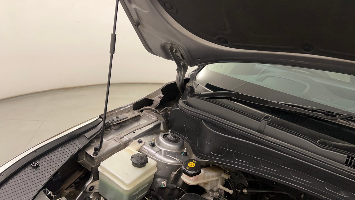 Used 2020 Kia Seltos GTX Plus AT 1.5 Diesel Diesel Automatic engine ENGINE RIGHT SIDE HINGE & APRON VIEW