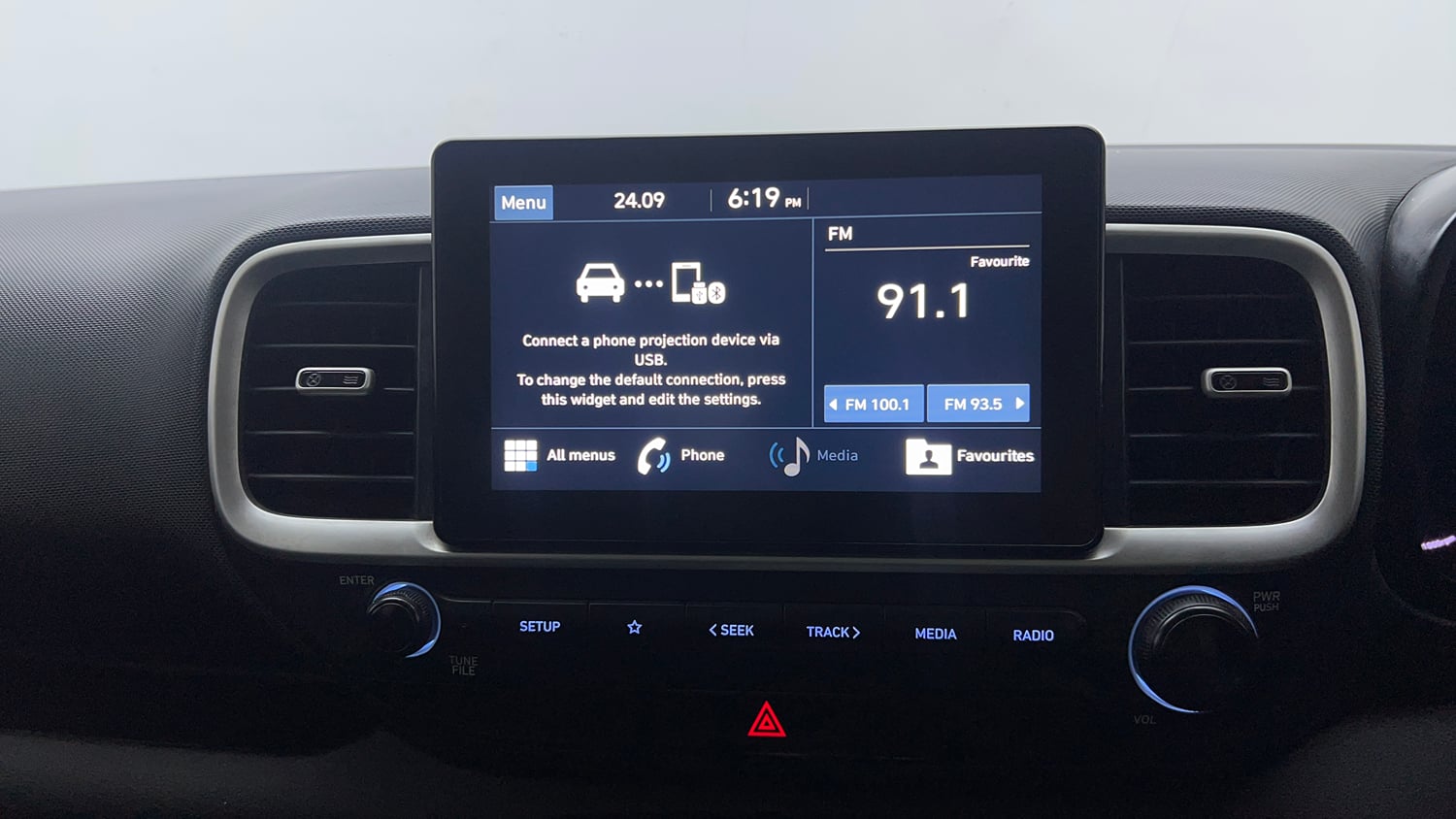 Used 2020 Hyundai Venue SX 1.4 CRDi Diesel Manual top_features Touch screen infotainment system