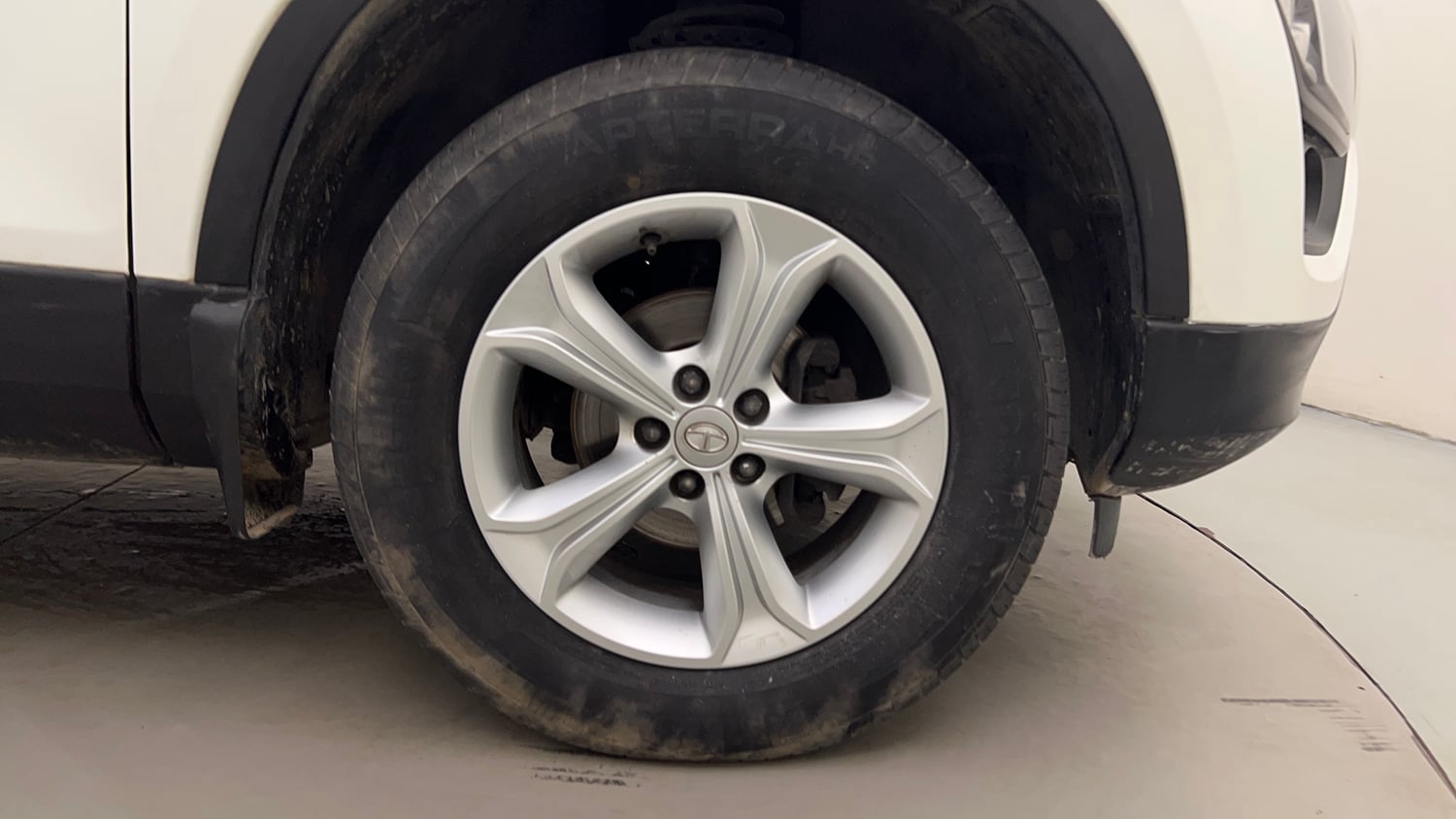 Used 2022 Tata Harrier XT Diesel Manual tyres RIGHT FRONT TYRE RIM VIEW