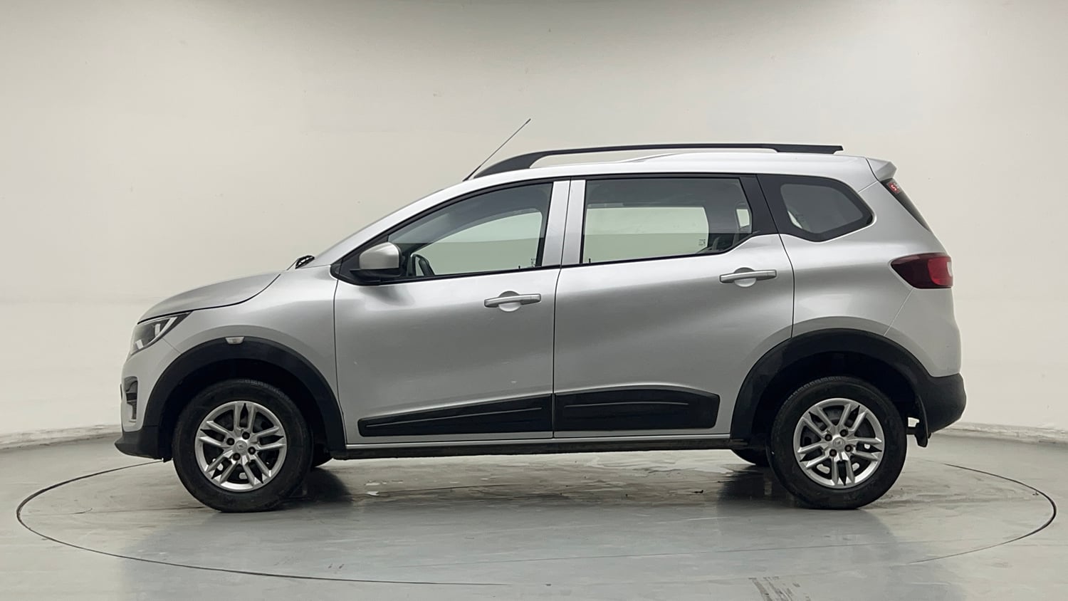 Used 2020 Renault Triber RXL Petrol Manual exterior LEFT SIDE VIEW