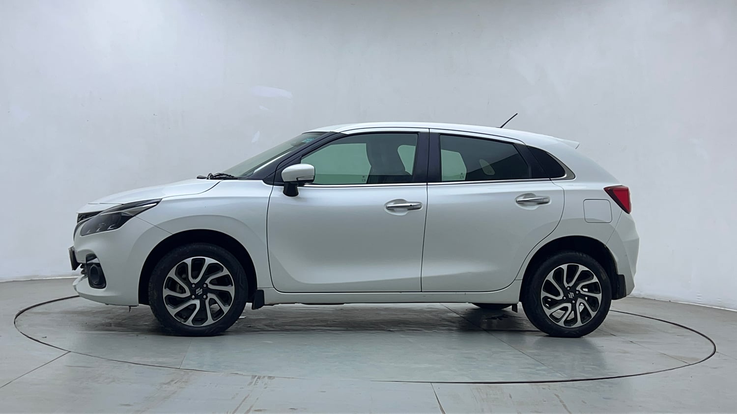 Used 2023 Maruti Suzuki Baleno Alpha MT Petrol Manual exterior LEFT SIDE VIEW