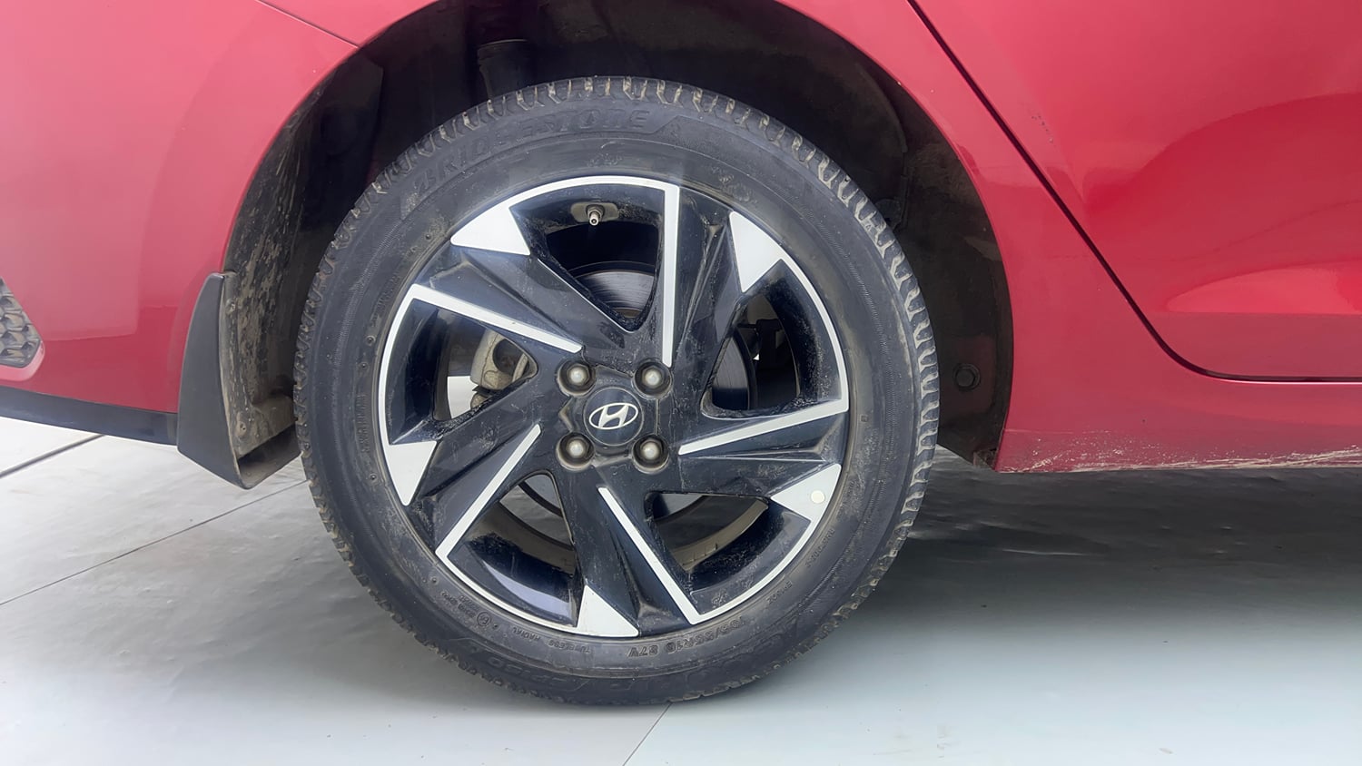 Used 2021 Hyundai Verna SX (O) 1.0 Turbo DCT Petrol Automatic tyres RIGHT REAR TYRE RIM VIEW