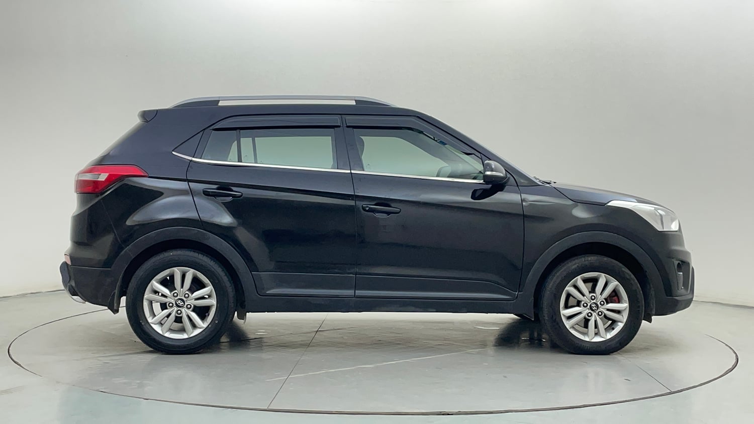 Used 2018 Hyundai Creta 1.6 E+ VTVT Petrol + CNG (Outside Fitted) Cng Manual exterior RIGHT SIDE VIEW