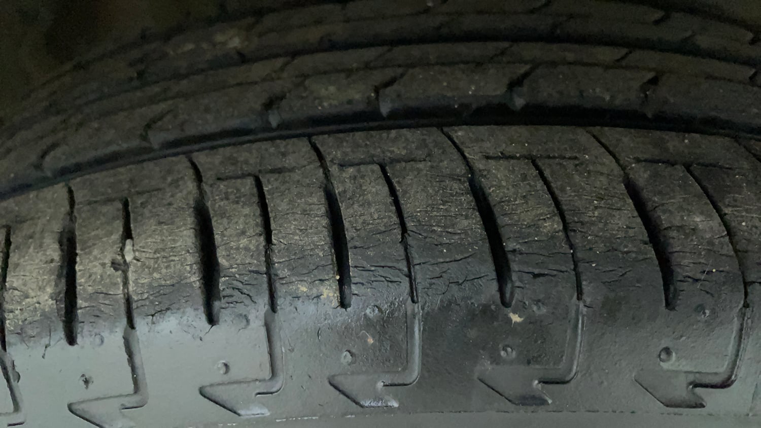 Used 2022 Maruti Suzuki Ignis Alpha 1.2 MT Petrol Manual tyres RIGHT FRONT TYRE TREAD VIEW