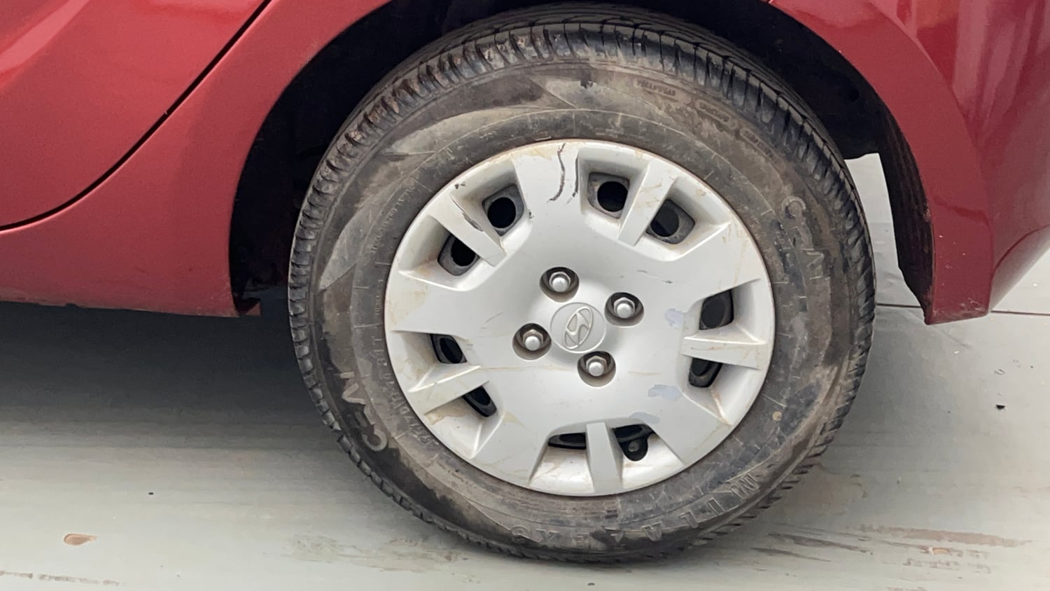 Used 2013 Hyundai i20 Magna (O) 1.2 Petrol Manual tyres LEFT REAR TYRE RIM VIEW