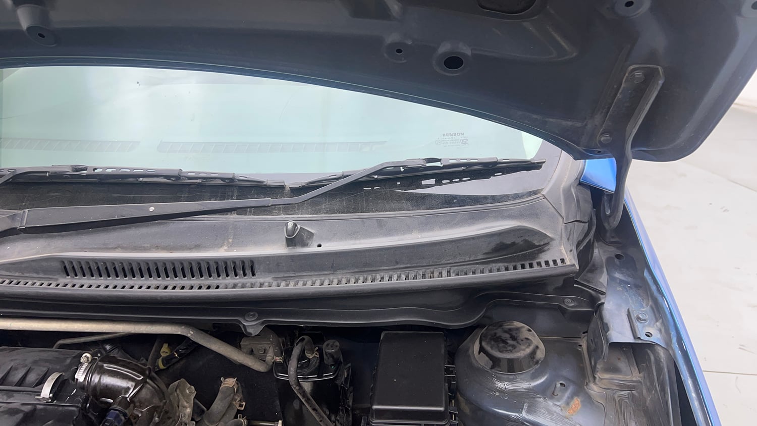 Used 2015 Maruti Suzuki Celerio VXi AMT Petrol Automatic engine ENGINE LEFT SIDE HINGE & APRON VIEW