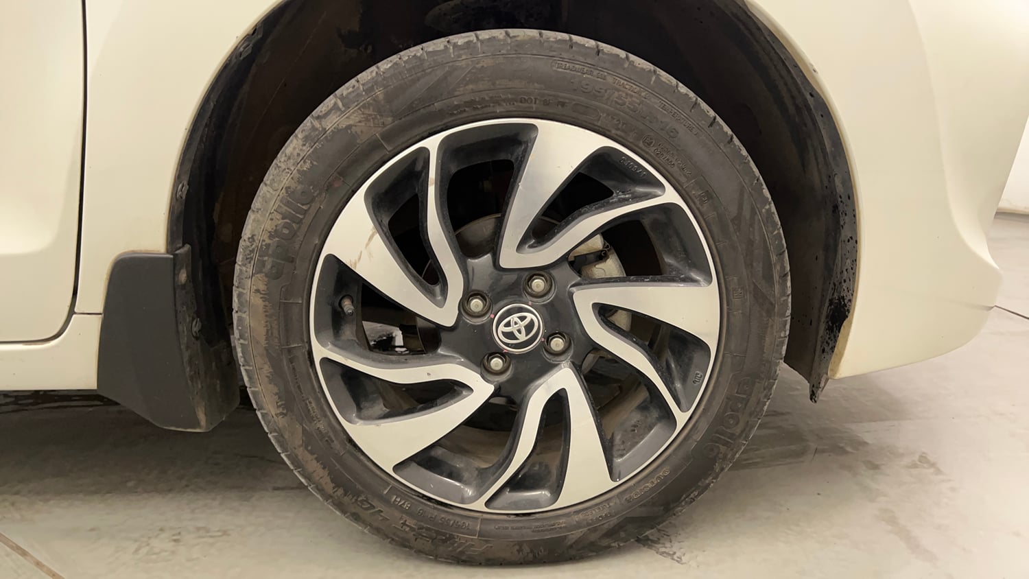 Used 2021 Toyota Glanza G Petrol Manual tyres RIGHT FRONT TYRE RIM VIEW