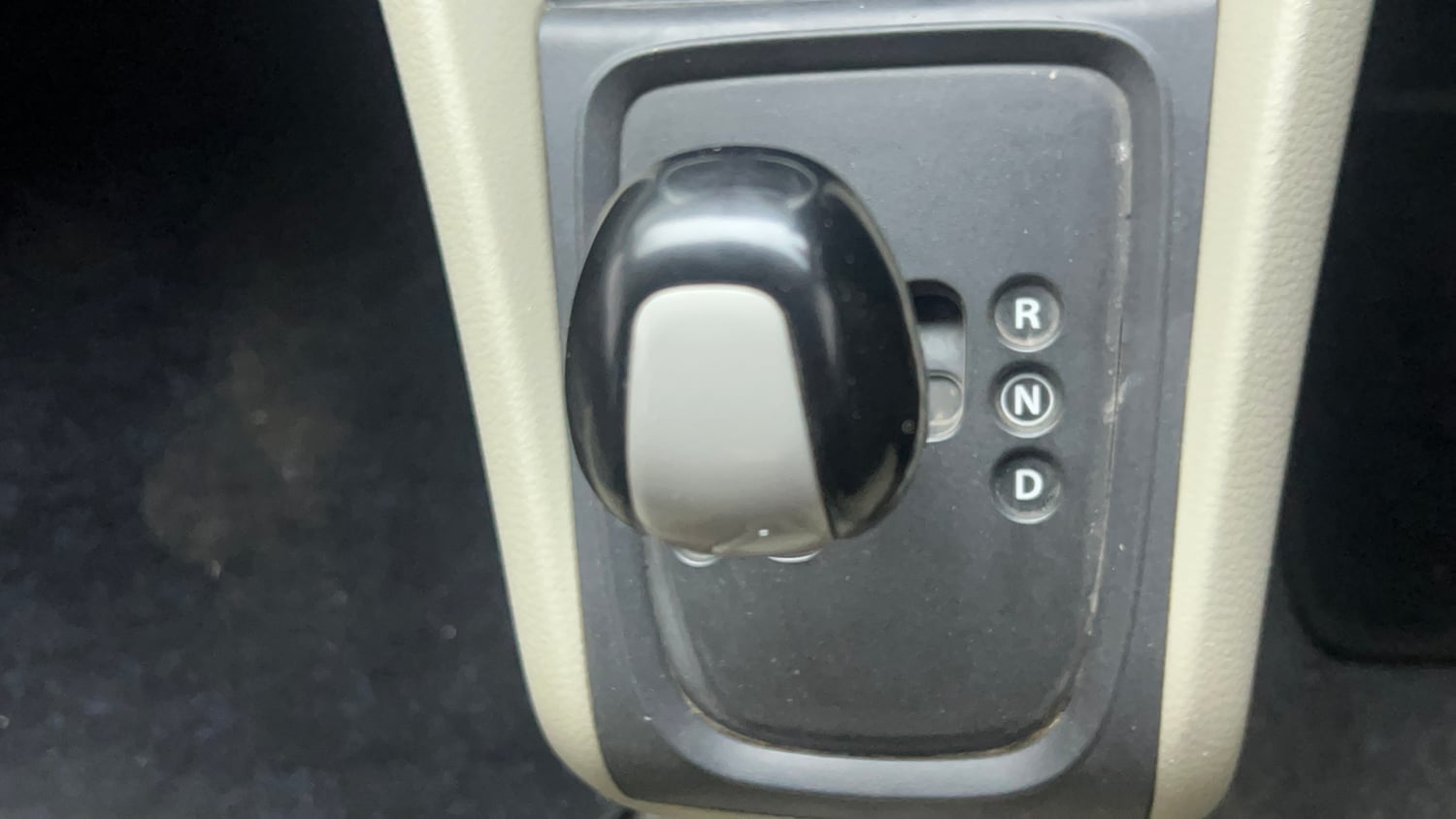 Used 2015 Maruti Suzuki Celerio VXi AMT Petrol Automatic interior GEAR  KNOB VIEW