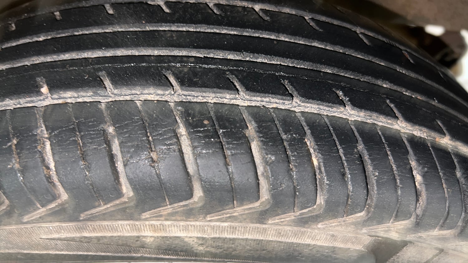 Used 2016 Renault Kwid RXT Petrol Manual tyres LEFT REAR TYRE TREAD VIEW