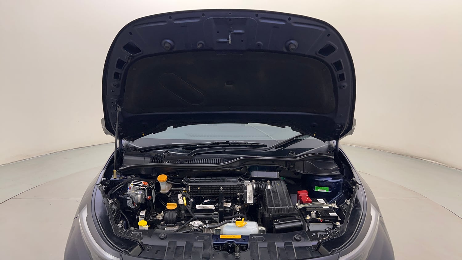 Used 2025 Tata Altroz Accomplished S Petrol 5MT Petrol Manual engine ENGINE & BONNET OPEN FRONT VIEW