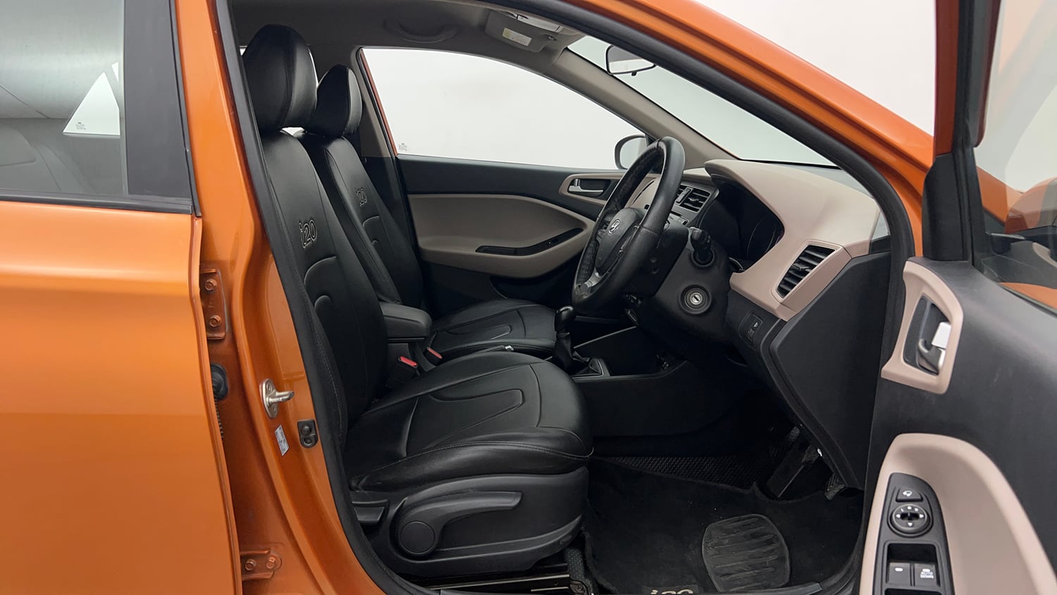 Used 2019 Hyundai Elite i20 Sportz Plus 1.2 Petrol Manual interior RIGHT SIDE FRONT DOOR CABIN VIEW