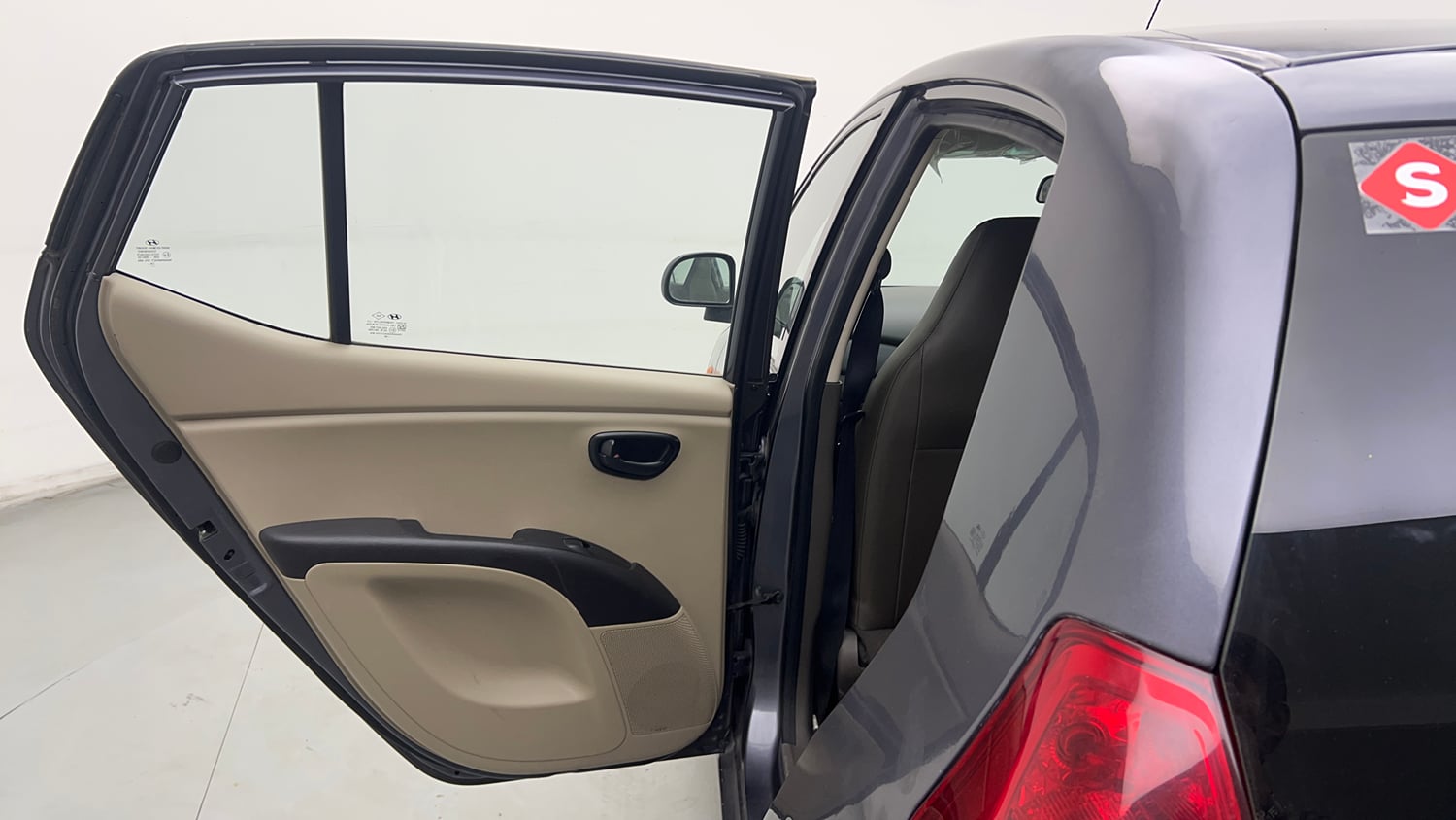 Used 2014 Hyundai i10 Magna 1.1 iRDE2 Petrol Manual interior LEFT REAR DOOR OPEN VIEW