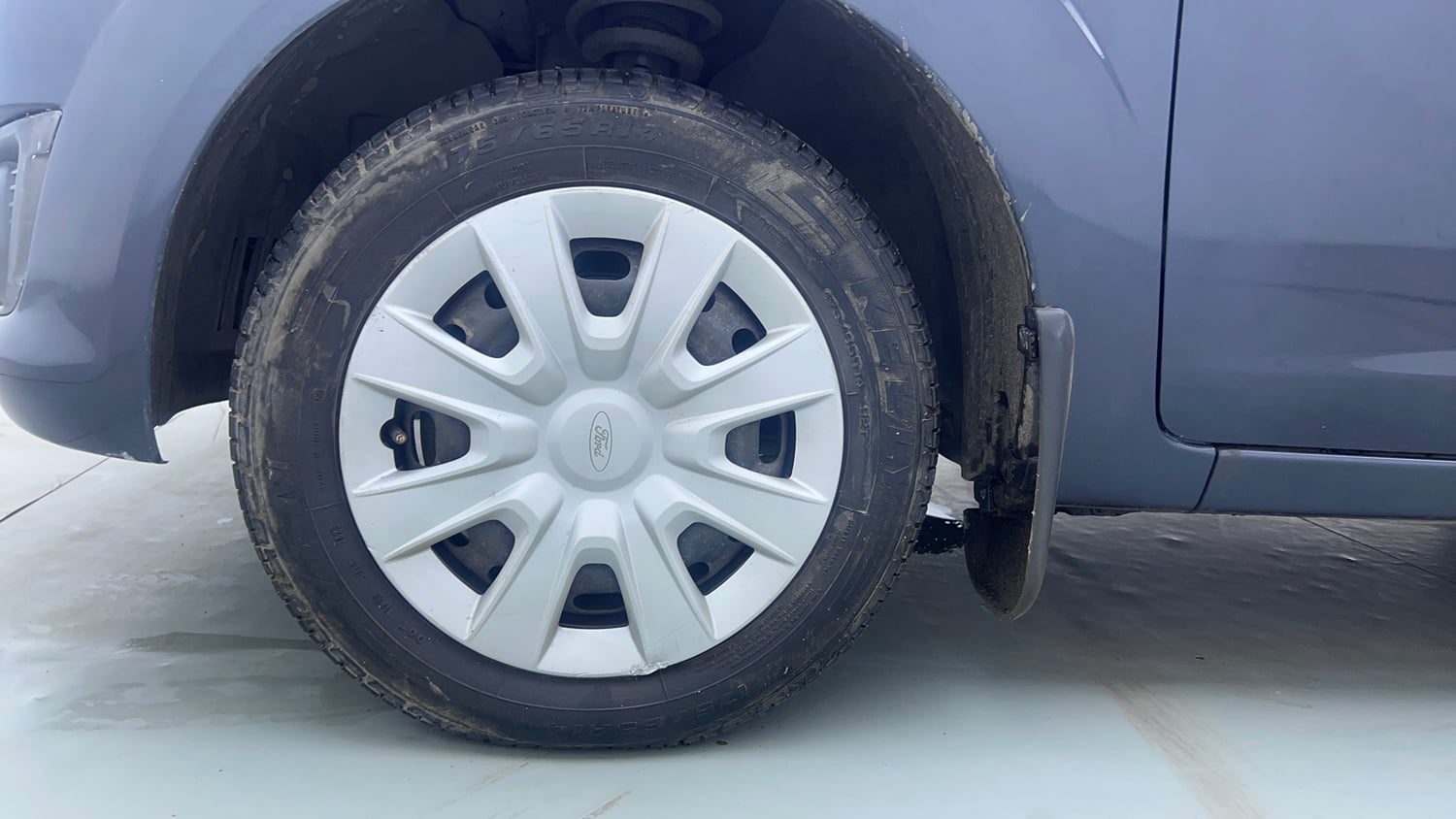 Used 2014 Ford Figo Duratec Petrol ZXI 1.2 Petrol Manual tyres LEFT FRONT TYRE RIM VIEW