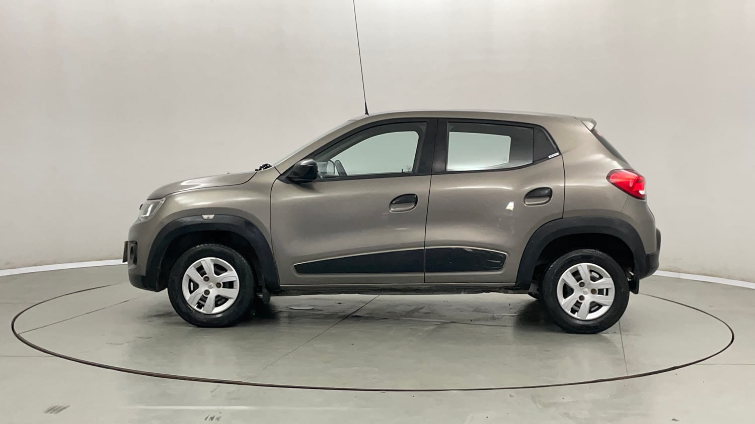 Used 2016 Renault Kwid RXT Petrol Manual exterior LEFT SIDE VIEW