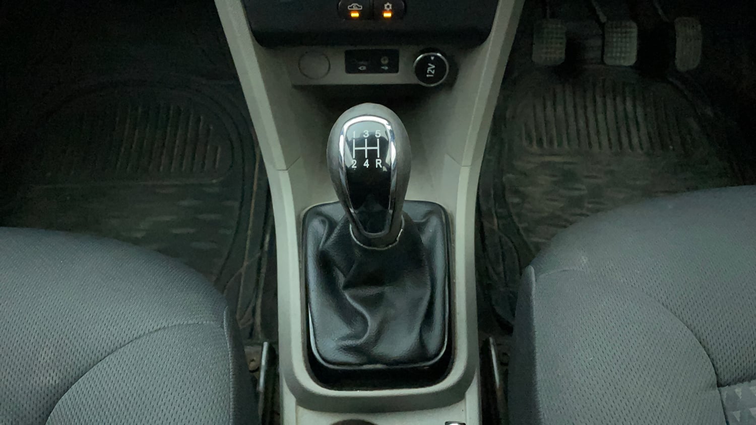 Used 2018 Tata Tiago Revotron XZ Petrol Manual interior GEAR  KNOB VIEW