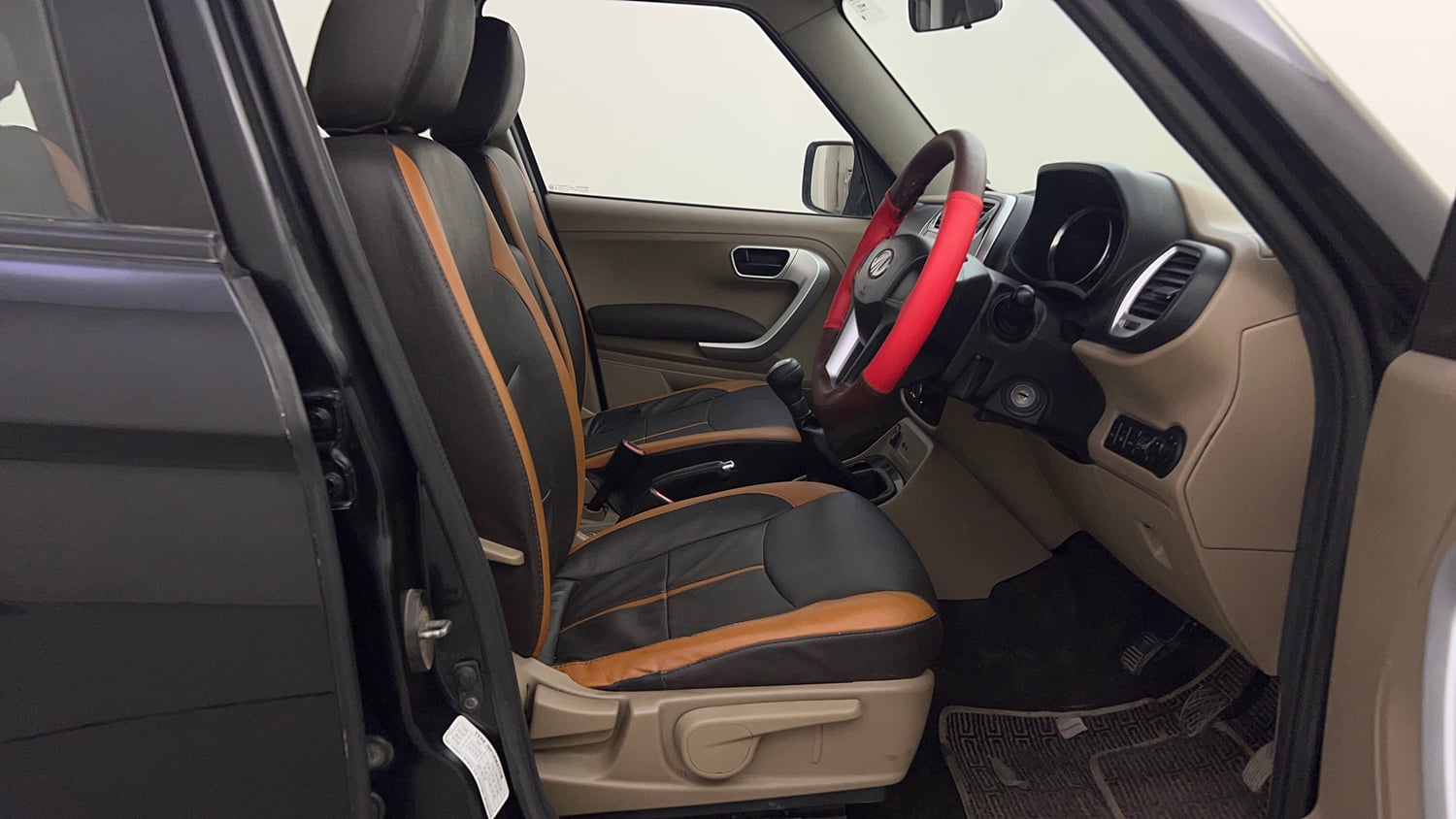 Used 2016 Mahindra TUV300 T8 mHAWK100 Diesel Manual interior RIGHT SIDE FRONT DOOR CABIN VIEW