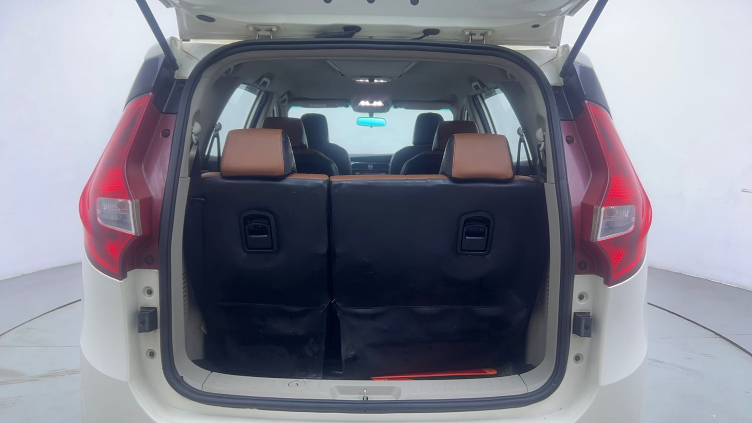 Used 2019 Mahindra Marazzo M6 7 STR Diesel Manual interior DICKY INSIDE VIEW