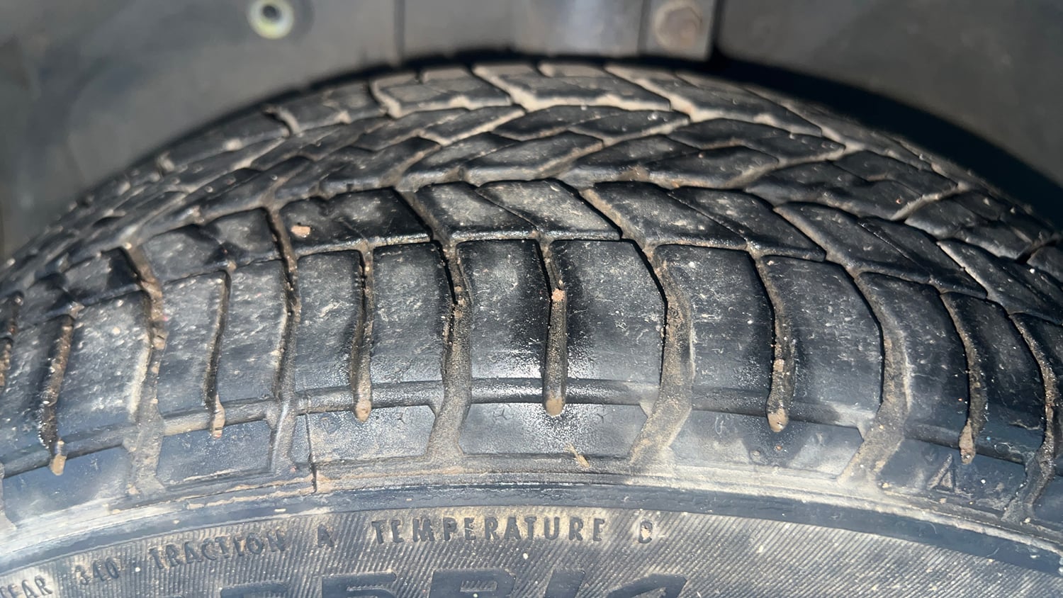 Used 2014 Ford Figo Duratec Petrol ZXI 1.2 Petrol Manual tyres LEFT FRONT TYRE TREAD VIEW