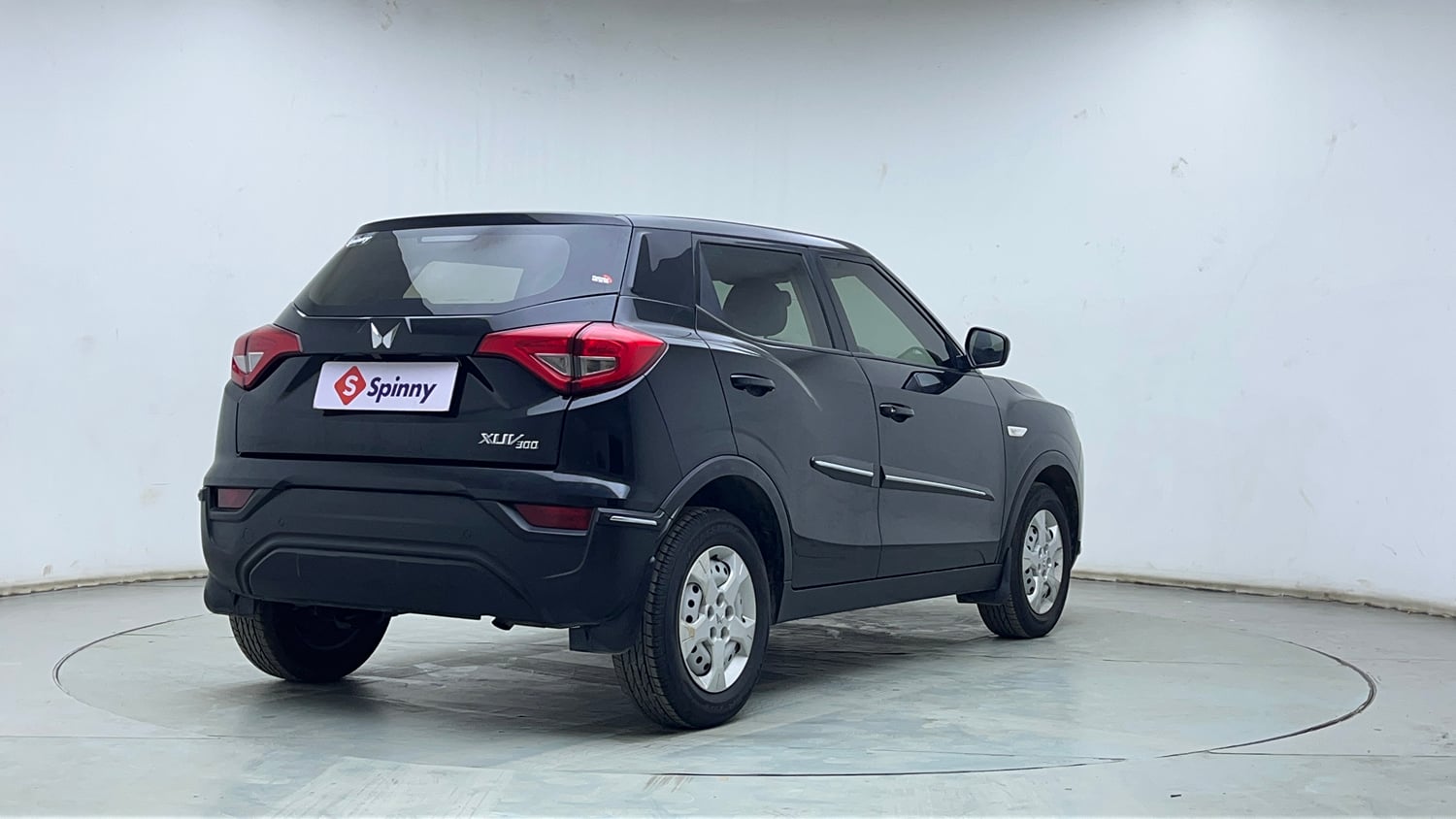 Used 2023 Mahindra XUV 300 W4 1.2 Petrol Petrol Manual exterior RIGHT REAR CORNER VIEW
