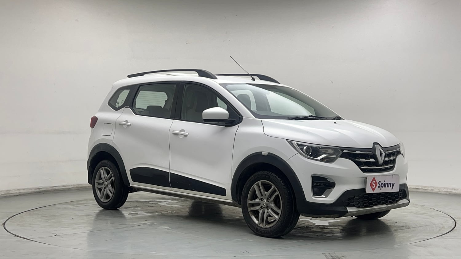 Used 2020 Renault Triber RXZ Petrol Manual exterior RIGHT FRONT CORNER VIEW