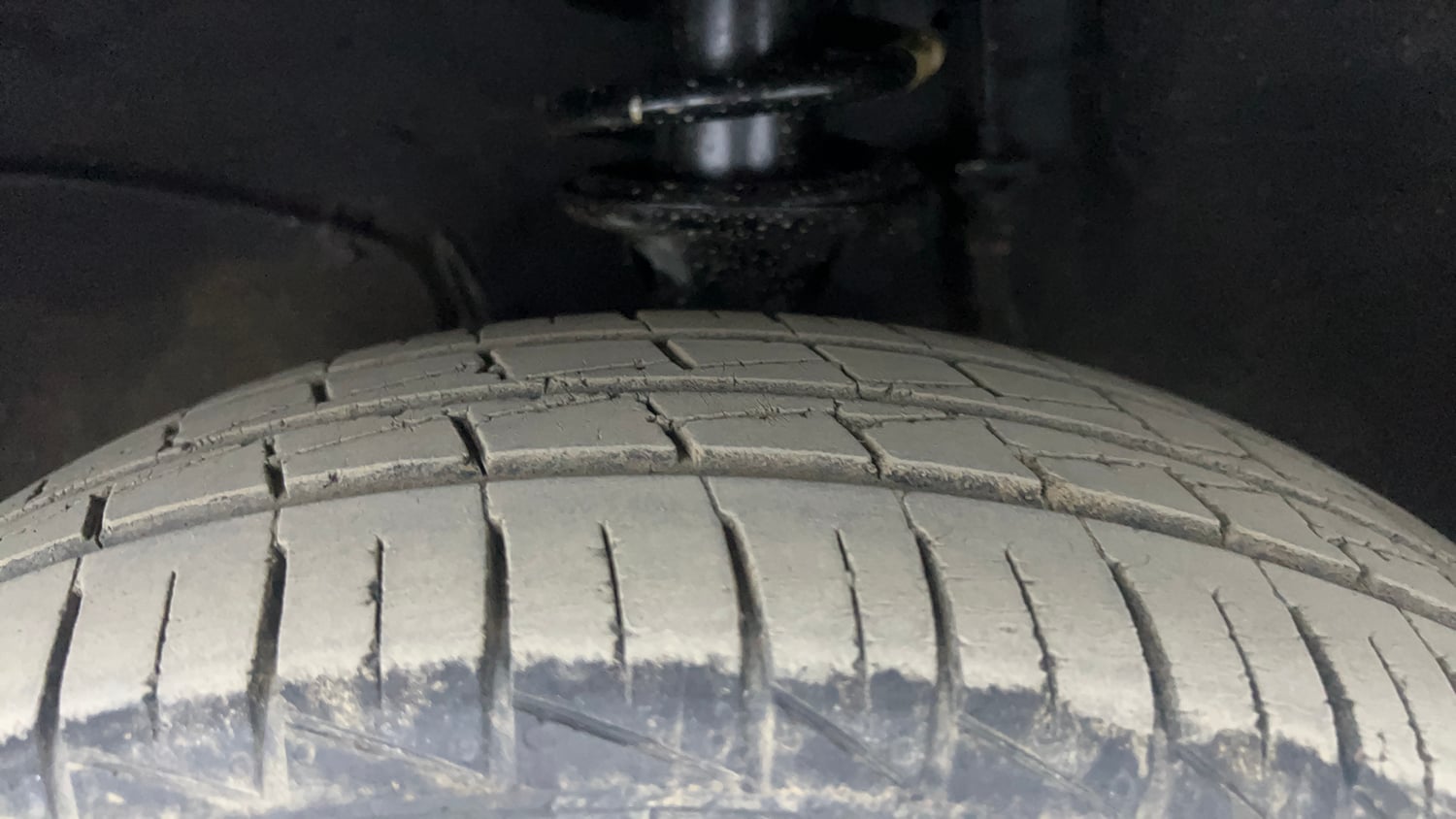 Used 2021 Maruti Suzuki Alto 800 Vxi Plus Petrol Manual tyres LEFT FRONT TYRE TREAD VIEW