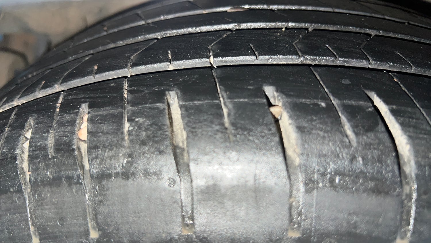 Used 2023 Hyundai Verna SX (O) 1.5 Petrol IVT Petrol Automatic tyres RIGHT REAR TYRE TREAD VIEW