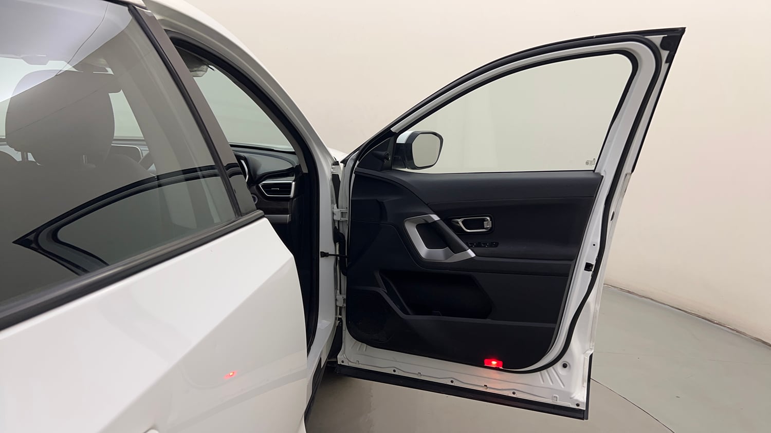 Used 2022 Tata Harrier XT Diesel Manual interior RIGHT FRONT DOOR OPEN VIEW