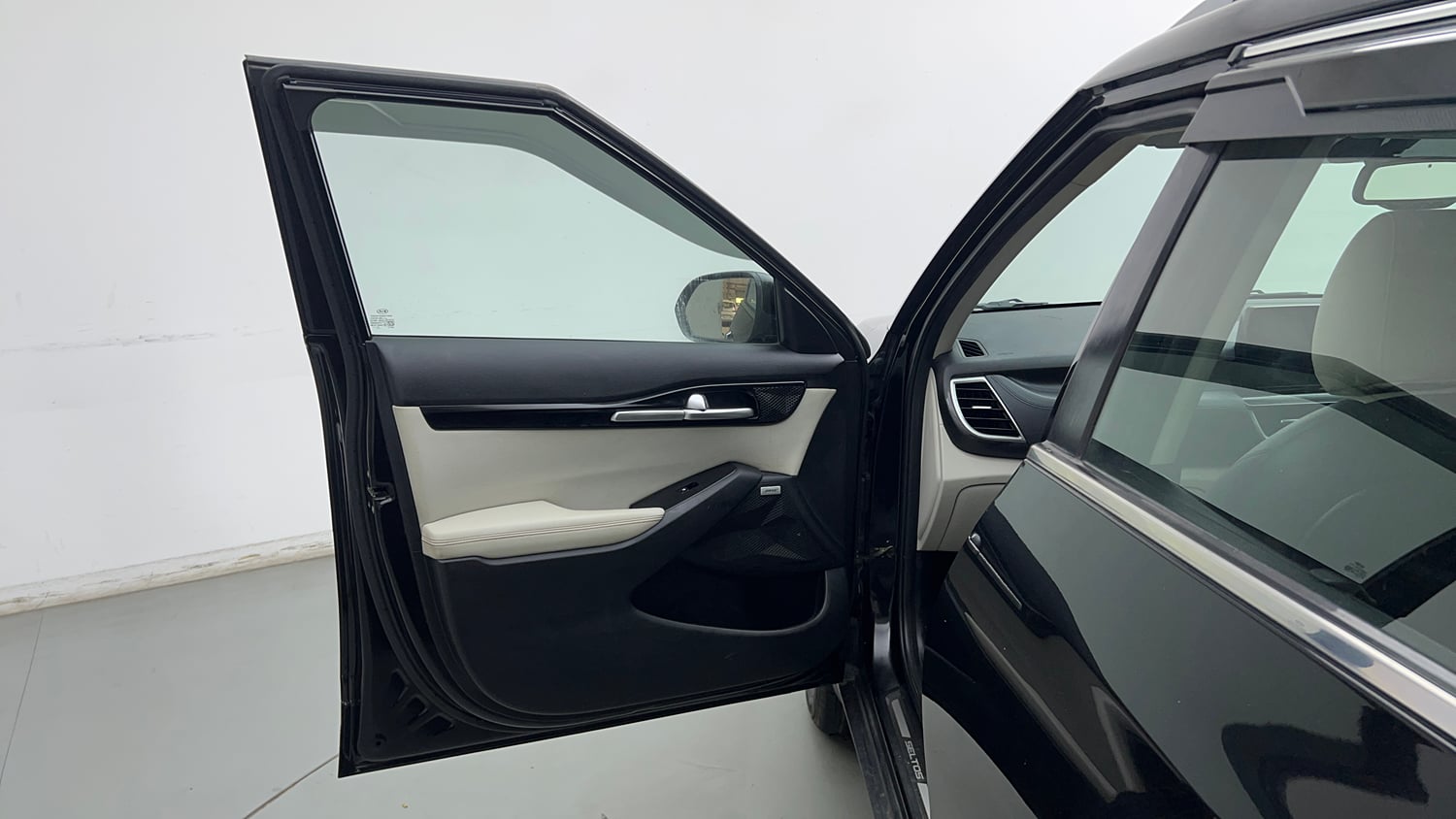 Used 2019 kia Seltos GTX Plus DCT 1.4 Petrol Automatic interior LEFT FRONT DOOR OPEN VIEW