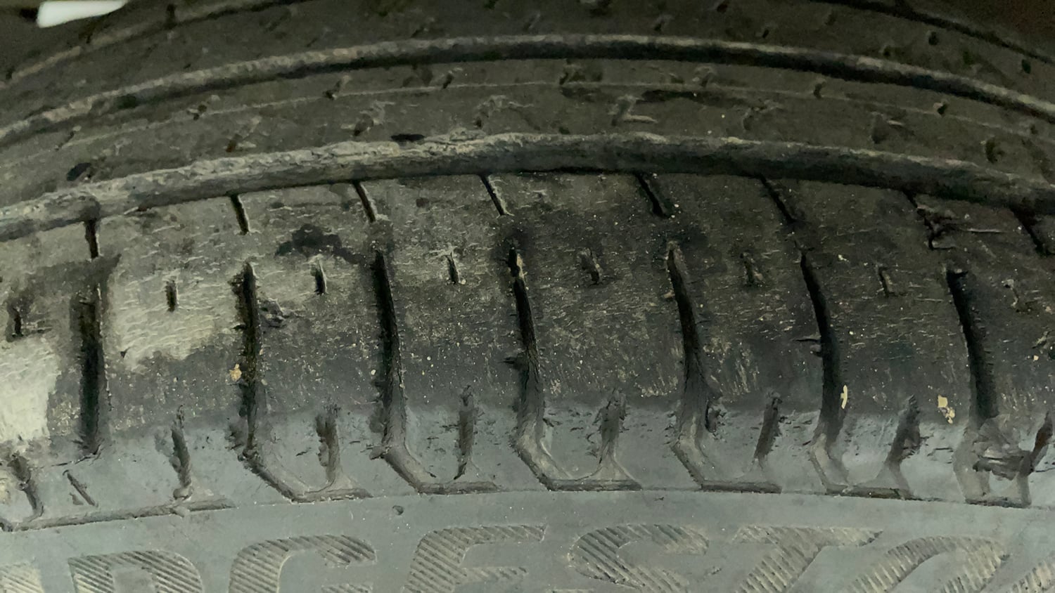 Used 2020 Maruti Suzuki Swift VXi AMT Petrol Automatic tyres LEFT FRONT TYRE TREAD VIEW