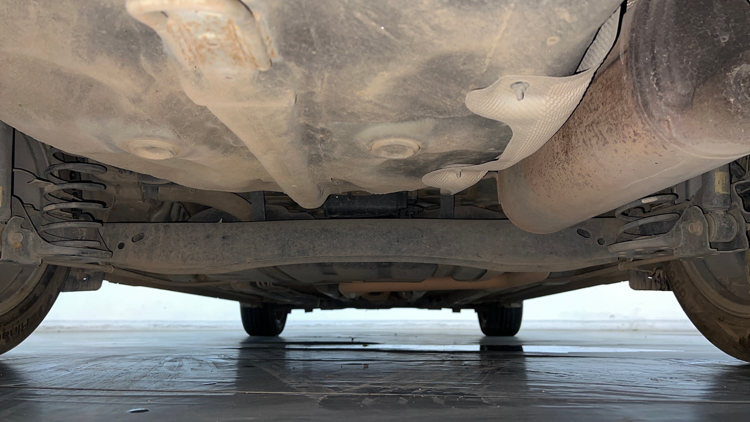 Used 2023 Hyundai Verna SX (O) 1.5 Petrol IVT Petrol Automatic extra REAR UNDERBODY VIEW (TAKEN FROM REAR)