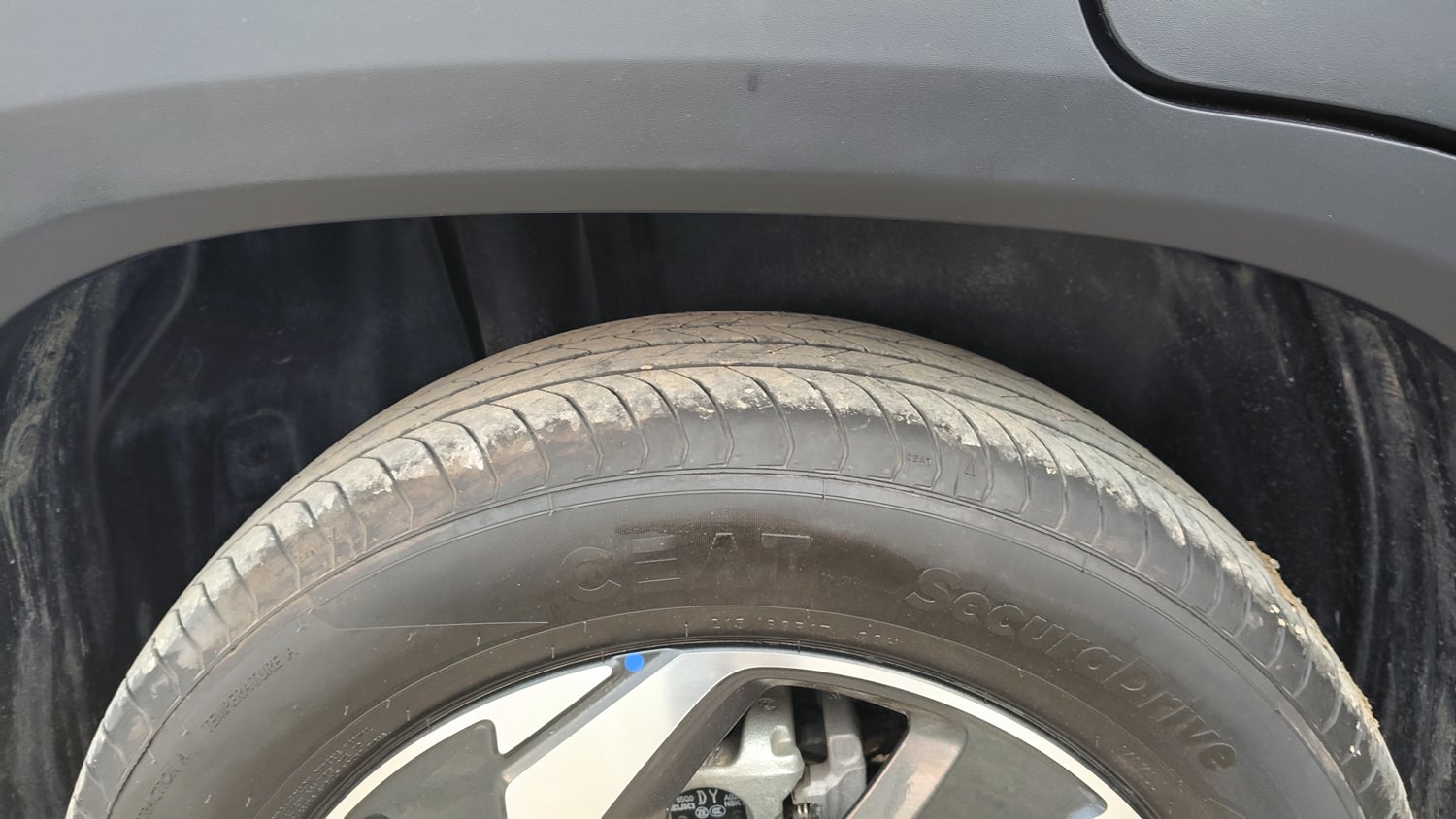 Used 2026 Maruti Suzuki Victoris ZXI+ (O) AT 2W (ADAS) Petrol Automatic tyres RIGHT REAR TYRE TREAD VIEW
