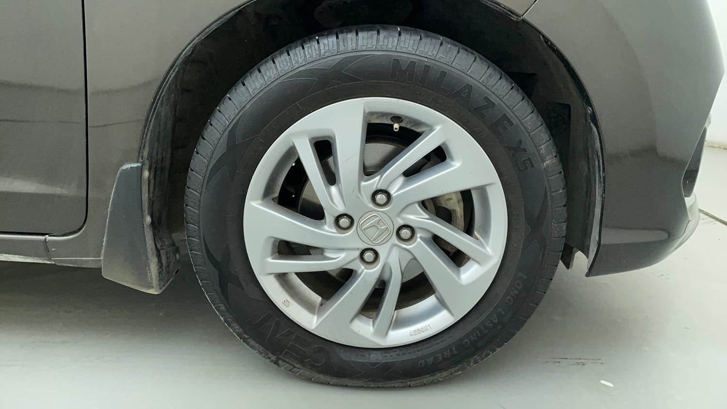 Used 2020 Honda Jazz ZX CVT Petrol Automatic tyres RIGHT FRONT TYRE RIM VIEW