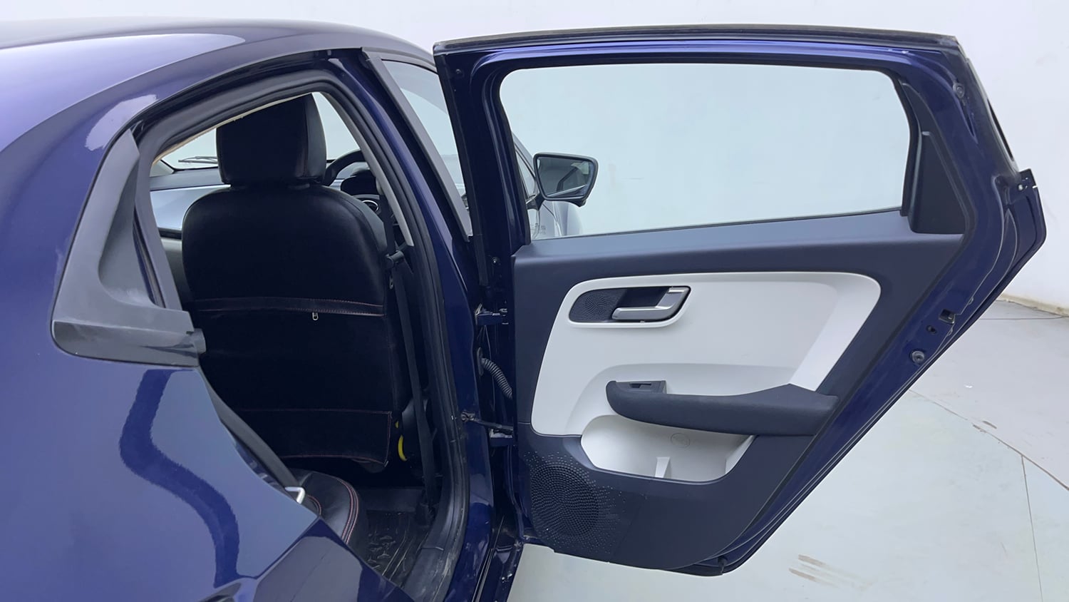 Used 2024 Tata Altroz XZA Plus (S) Lux Petrol Petrol Automatic interior RIGHT REAR DOOR OPEN VIEW