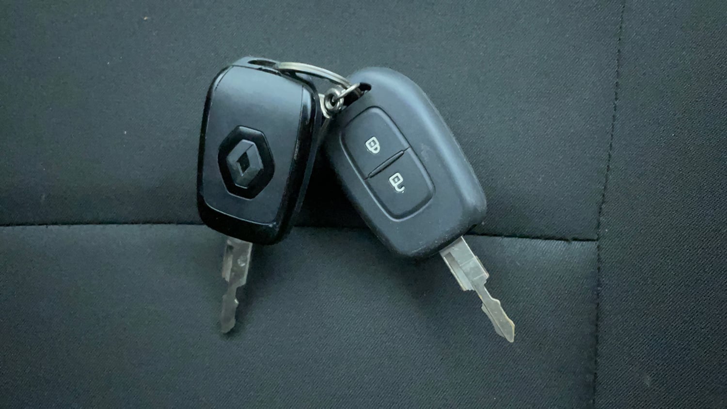 Used 2024 Renault Kwid RXT 1.0L AMT Petrol Automatic extra CAR KEY VIEW