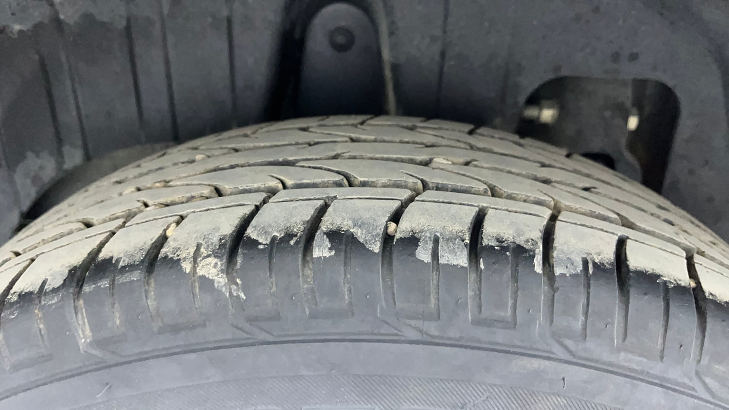 Used 2023 Mahindra XUV 300 W4 1.2 Petrol Petrol Manual tyres RIGHT REAR TYRE TREAD VIEW