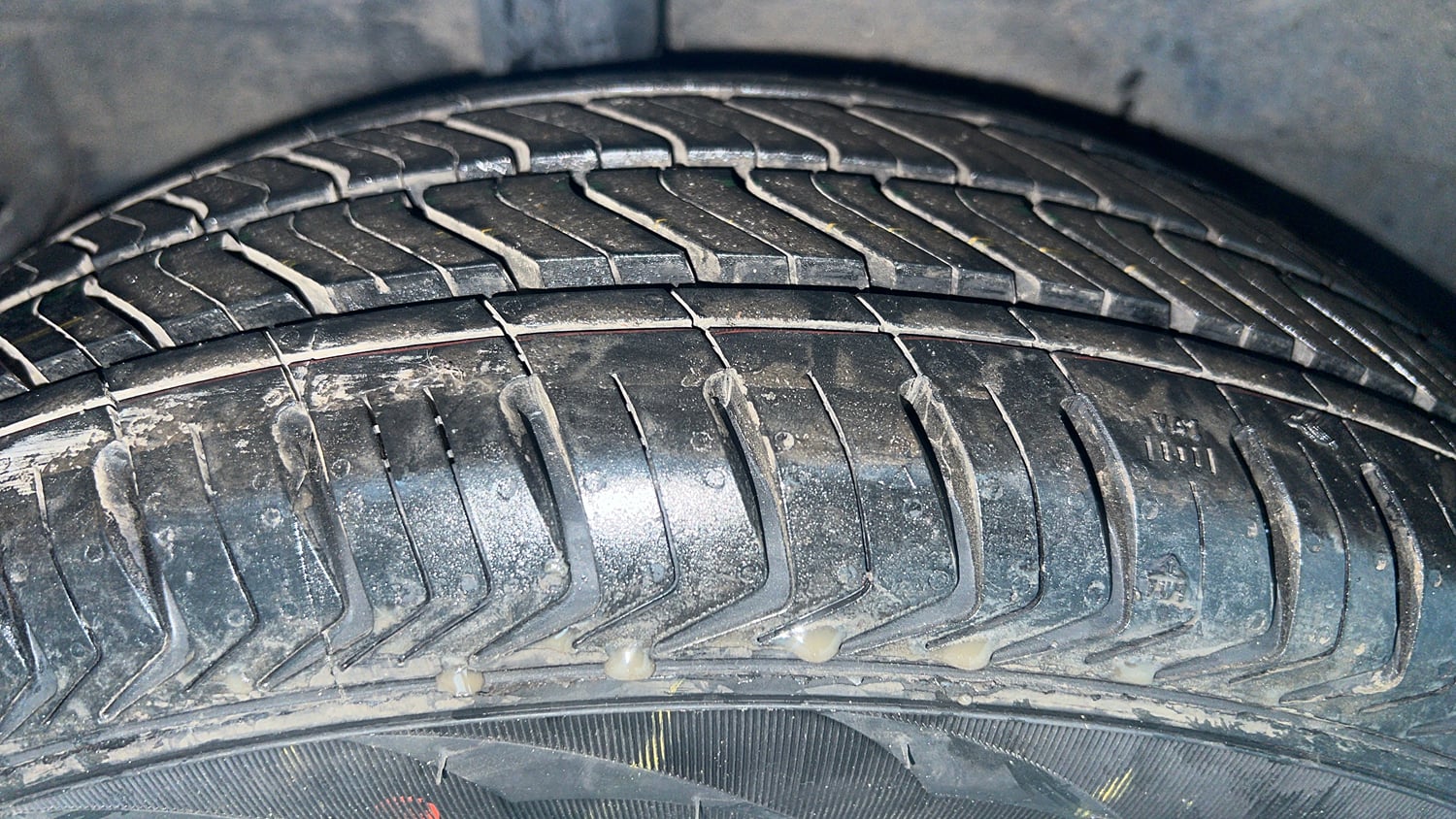 Used 2015 Maruti Suzuki Celerio VXi AMT Petrol Automatic tyres RIGHT REAR TYRE TREAD VIEW