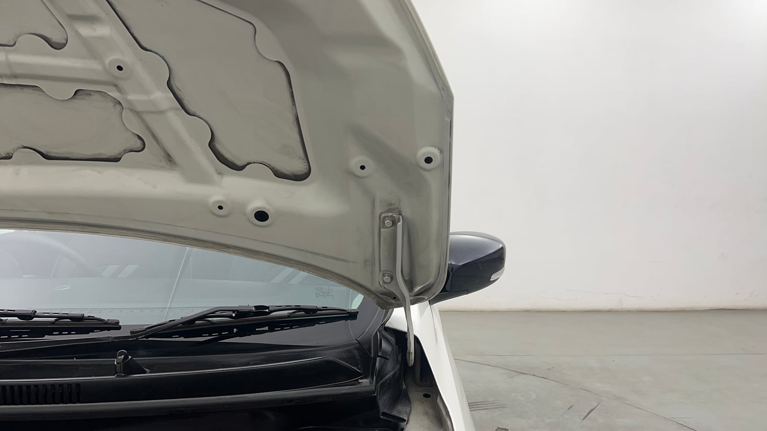 Used 2018 Maruti Suzuki Celerio X Zxi AMT Petrol Automatic engine ENGINE LEFT SIDE HINGE & APRON VIEW