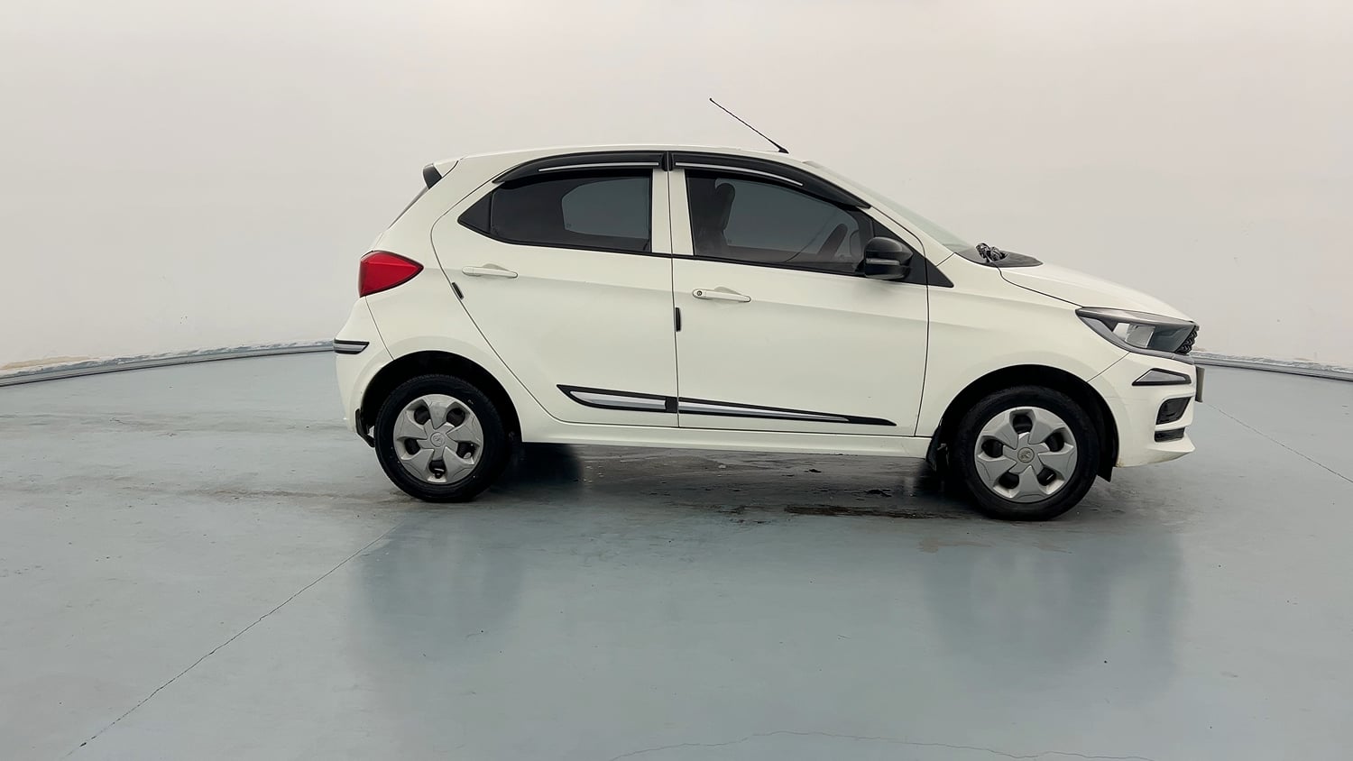 Used 2022 Tata Tiago XT CNG Cng Manual exterior RIGHT SIDE VIEW