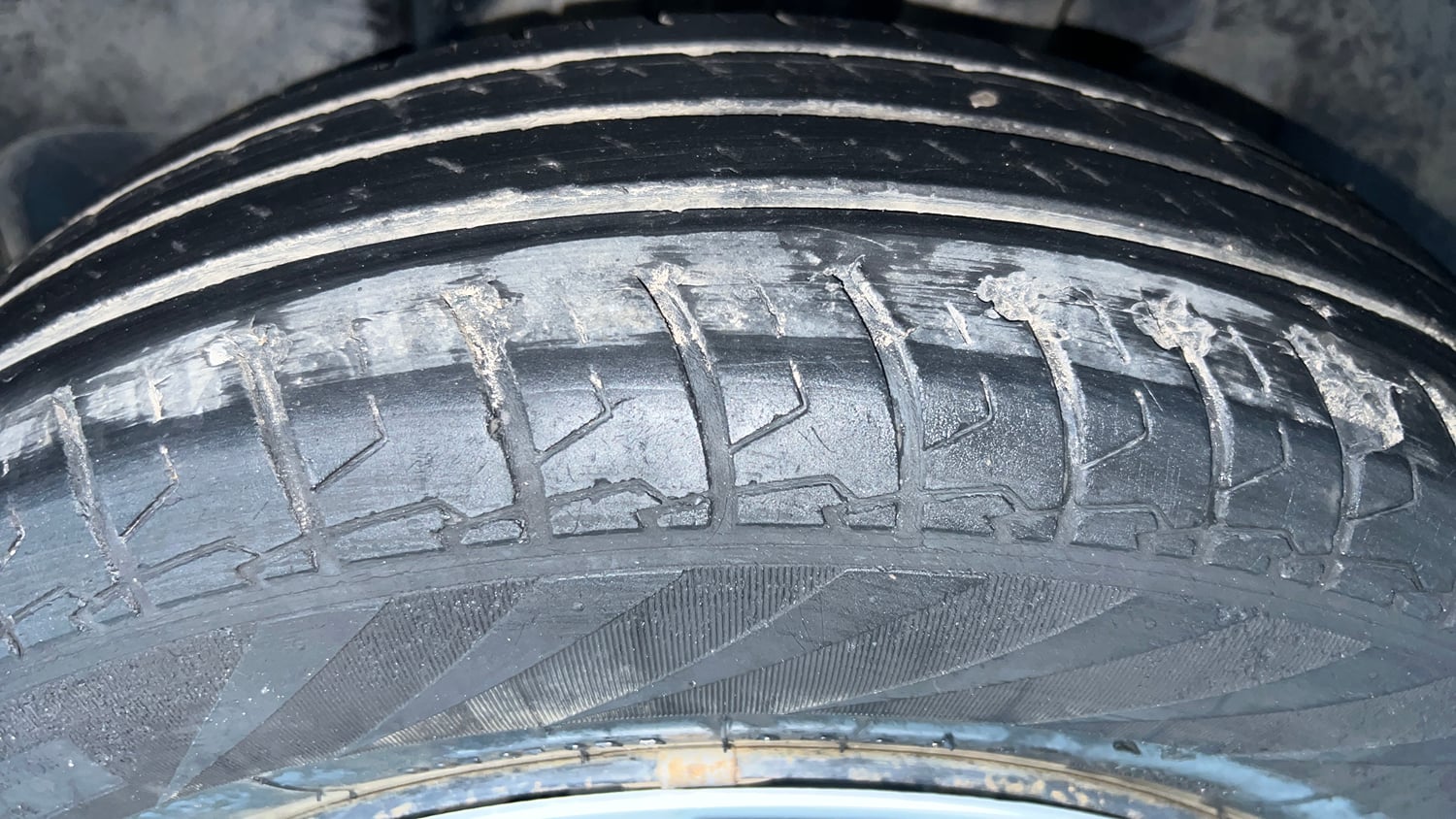 Used 2022 Maruti Suzuki Swift VXi Petrol Manual tyres LEFT REAR TYRE TREAD VIEW
