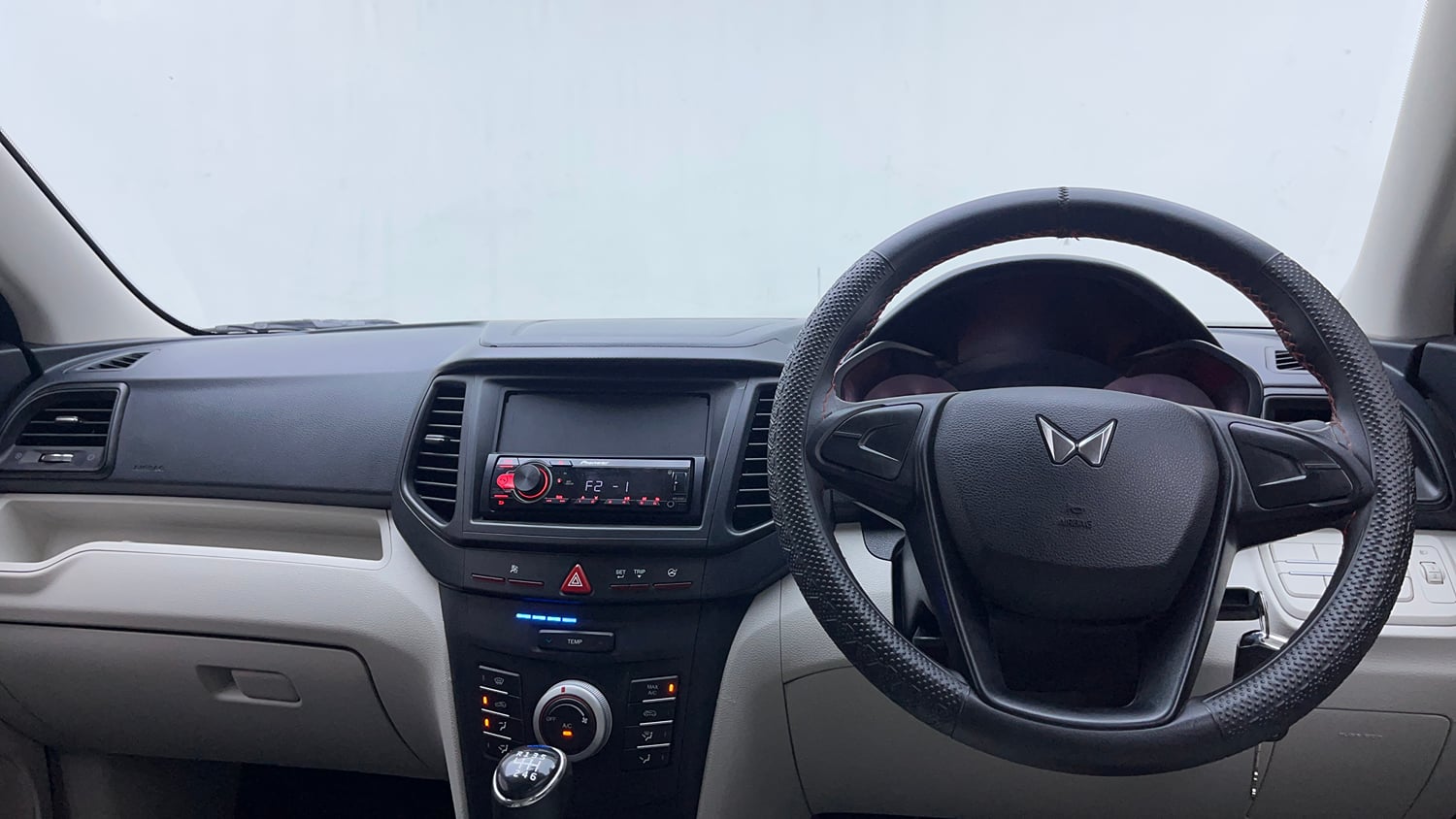 Used 2023 Mahindra XUV 300 W4 1.2 Petrol Petrol Manual interior DASHBOARD VIEW