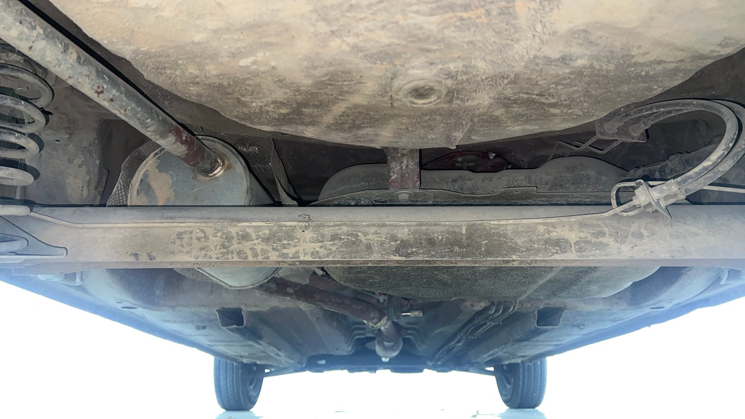 Used 2016 Renault Kwid RXT Petrol Manual extra REAR UNDERBODY VIEW (TAKEN FROM REAR)