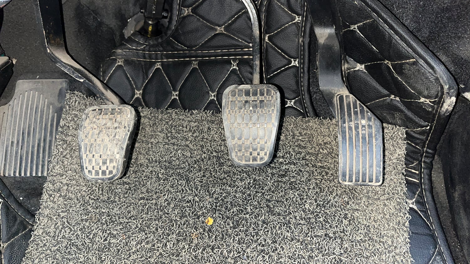 Used 2022 Tata Nexon XZ Plus (Premium) Petrol Manual interior PEDALS VIEW