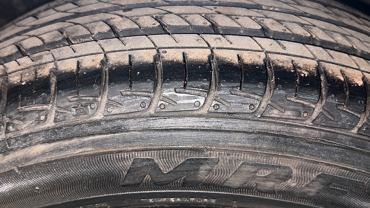 Used 2013 Hyundai Grand i10 Sportz 1.2 Kappa VTVT Petrol Manual tyres RIGHT REAR TYRE TREAD VIEW